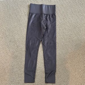 Carbon 38 High Rise 7/8 Takara Shine legging in gray